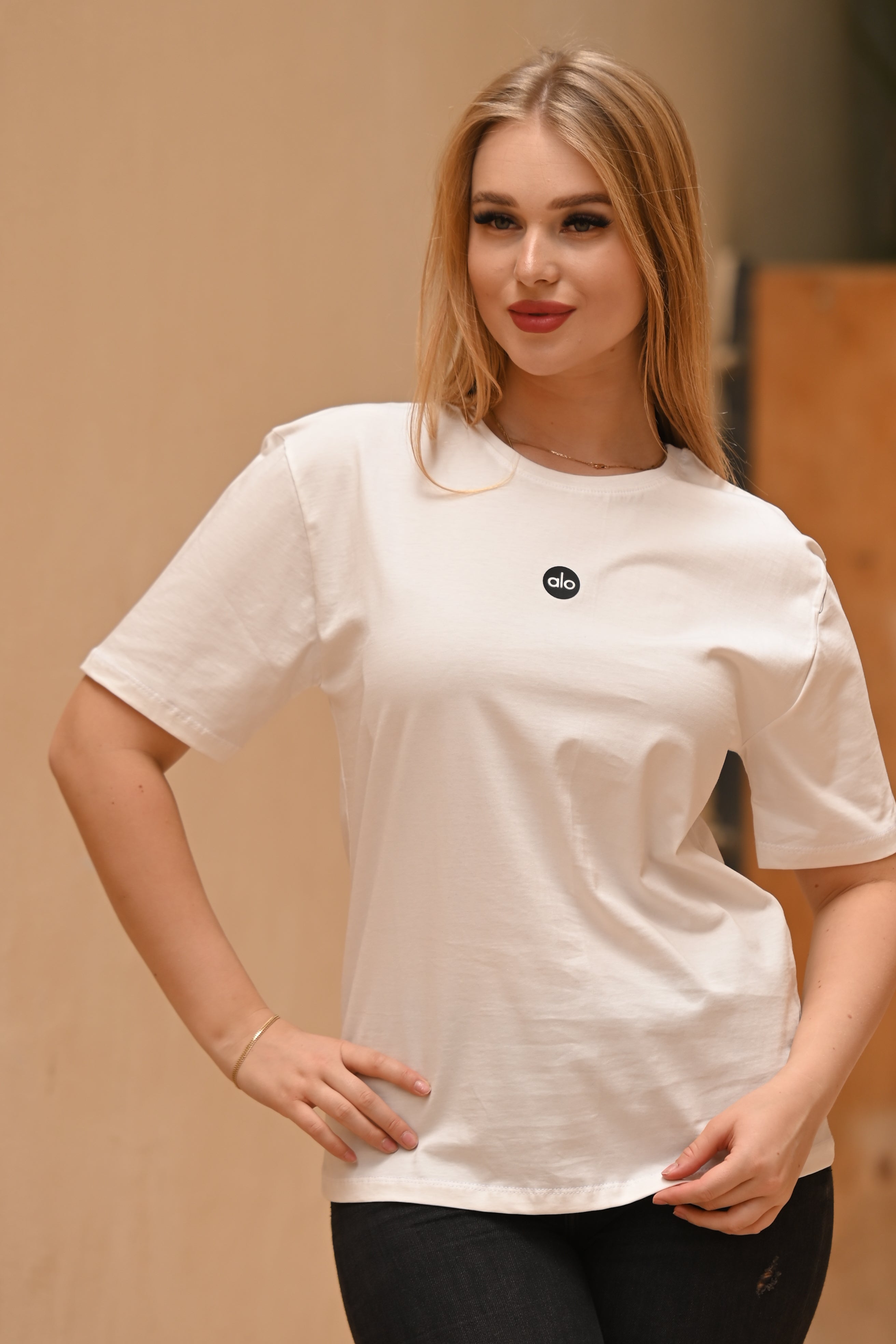 HeShe Basic White T-shirt
