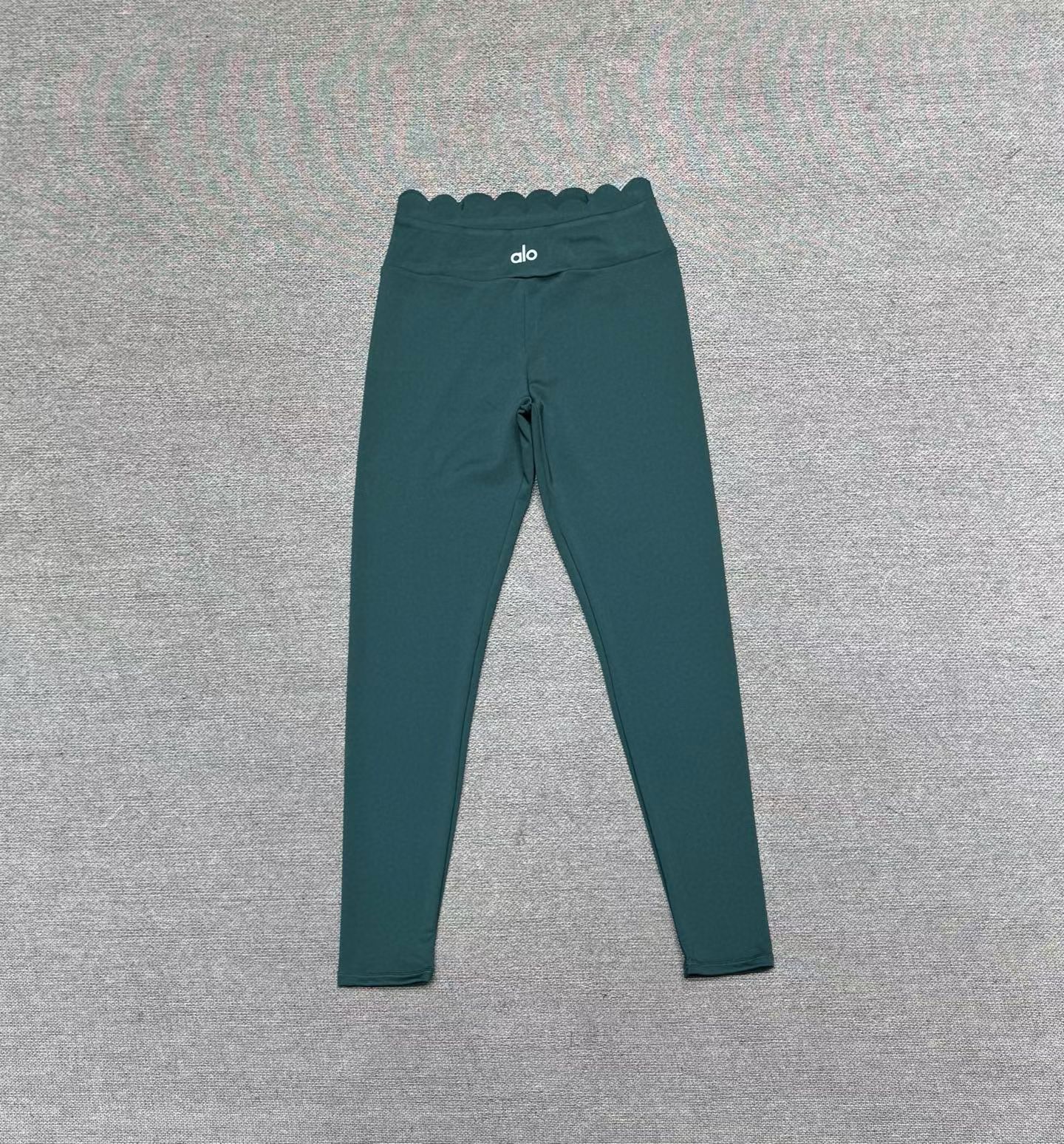 Scallop Edge Activewear Set