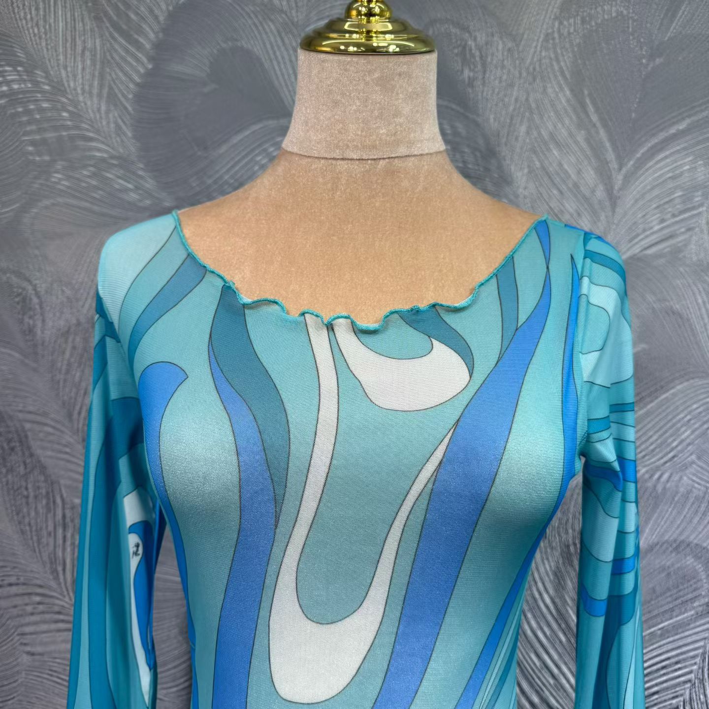 Vibrant Retro Wave Lettuce-Edge Top